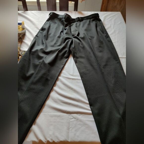 Men's Haggar Black dress Pants size 40 x 30. EUC - Picture 2 of 6